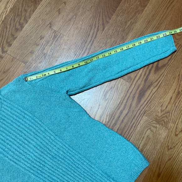 Sundance Ribbed Turtleneck Sweater, size L - Picture 7 of 8